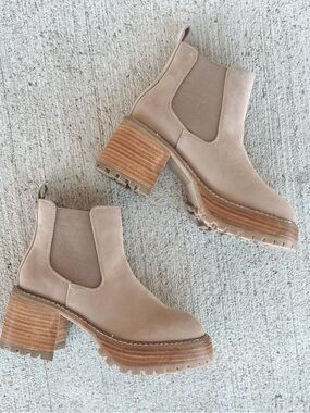 size 8, 8.5 new MIA Light Tan CHUNKY ANKLE BOOTS hippie women's beige "Niccole"